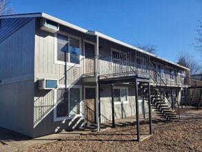 Building Photo - 444 NW D St