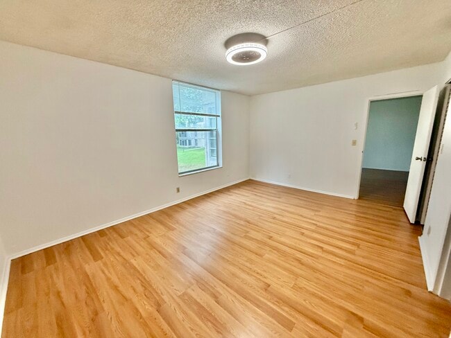 Foto del edificio - 8301 Sands Point Blvd