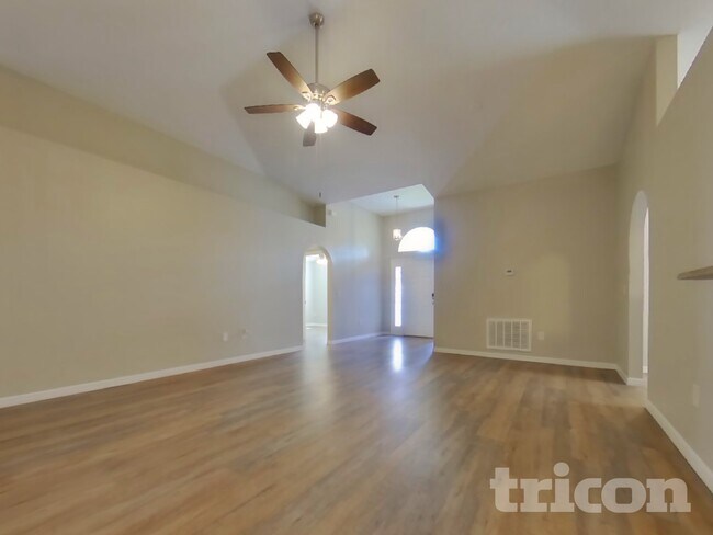 Foto del edificio - 864 Vanderbilt Dr