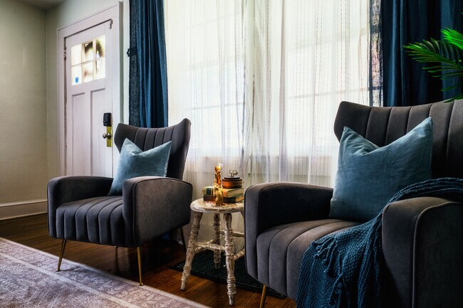 Foto del edificio - 715 Grandin Rd