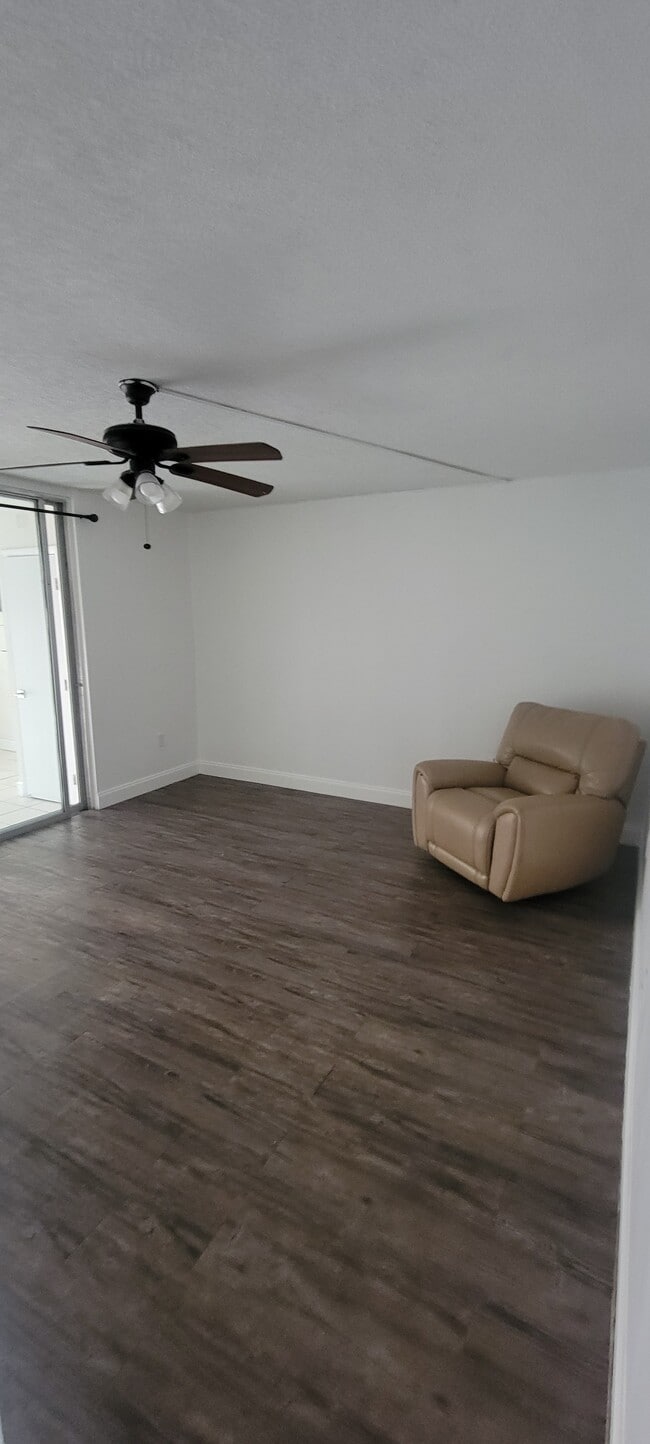 Foto del edificio - 1078 W 42nd Pl