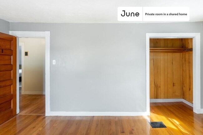 Building Photo - Room in Shared 6 bed/1.5 bath home in Somerville