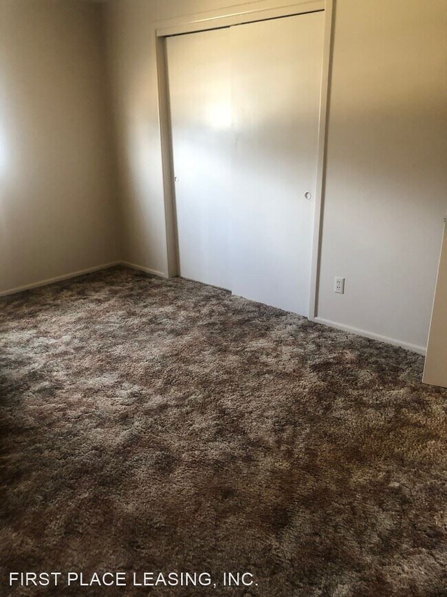 Building Photo - 3 br, 2 bath House - 1520 S. Industrial Dr.