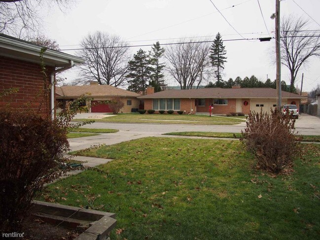 Building Photo - 114 Heyn Ave