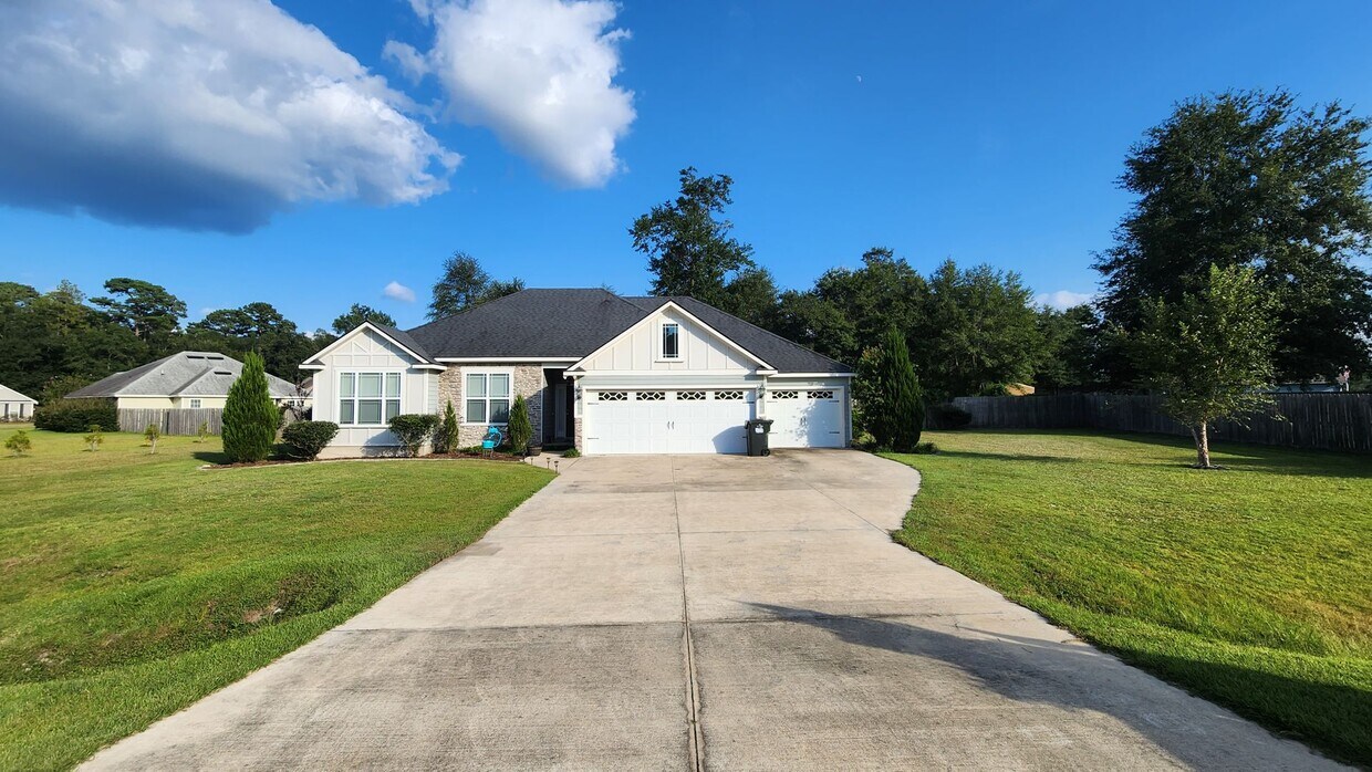 Primary Photo - Timbercreek S/D home to enjoy