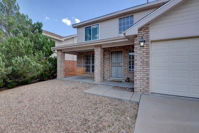 Foto del edificio - Fully Furnished 3-Bedroom Home Near Petroglyph Monument