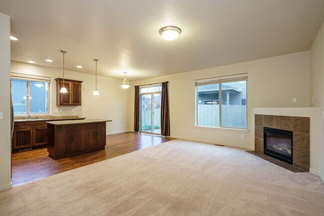 Building Photo - 3 Bedroom 2.5 Bath with Rasied Garden Beds - Felida Park Neighborhood