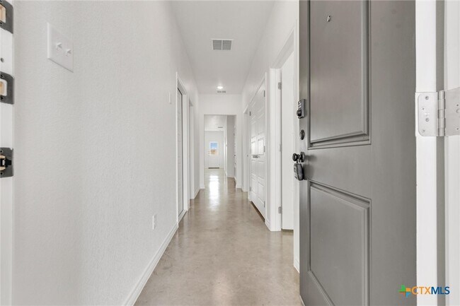 Building Photo - 3902 American Elm Dr