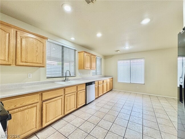 Building Photo - 8632 Shady Pines Dr