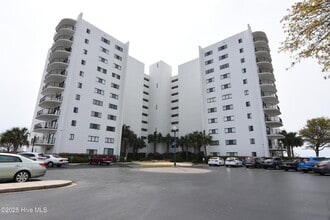 Building Photo - 322 Causeway Dr