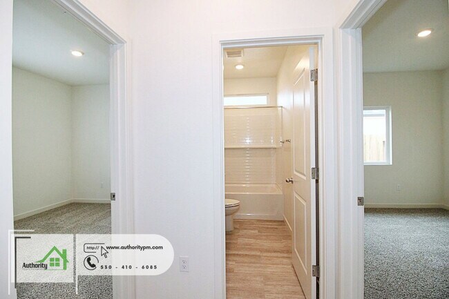 Foto del edificio - 2843 Hopkins Ave