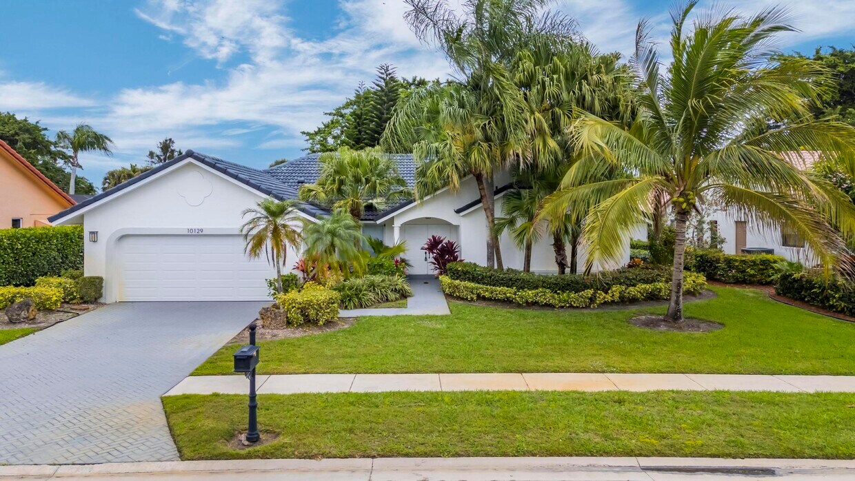 Primary Photo - 10129 Canoe Brook Cir