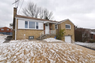 Building Photo - 1559 Orchardview Dr