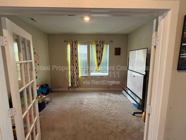 Foto del edificio - 8754 Laurelton Pl