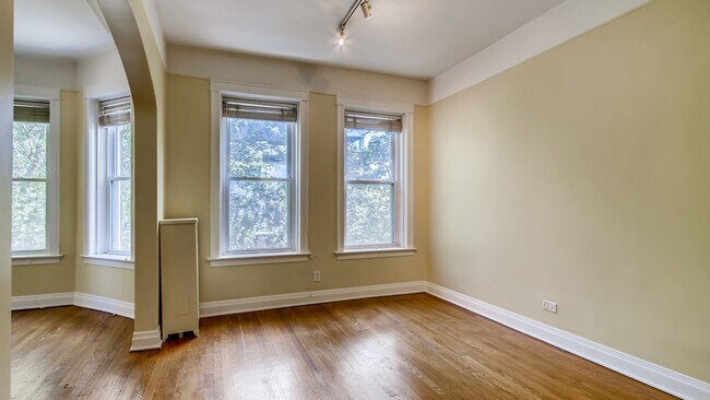 Foto del edificio - 609 W Wellington Ave