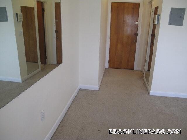 Foto principal - 1223 Beacon St