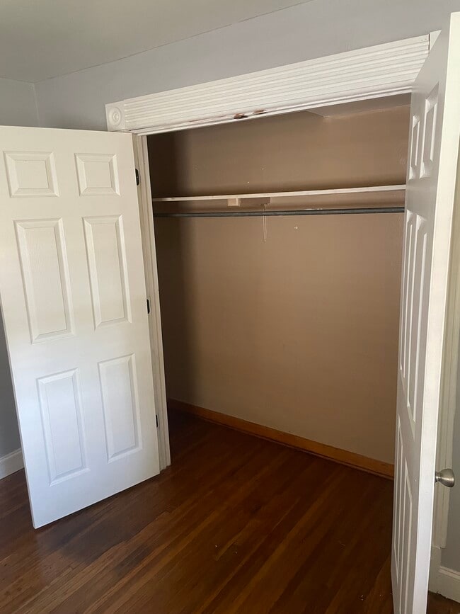 Building Photo - 718 W 41st St