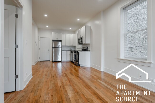 Foto del edificio - 2235 N Clybourn Ave