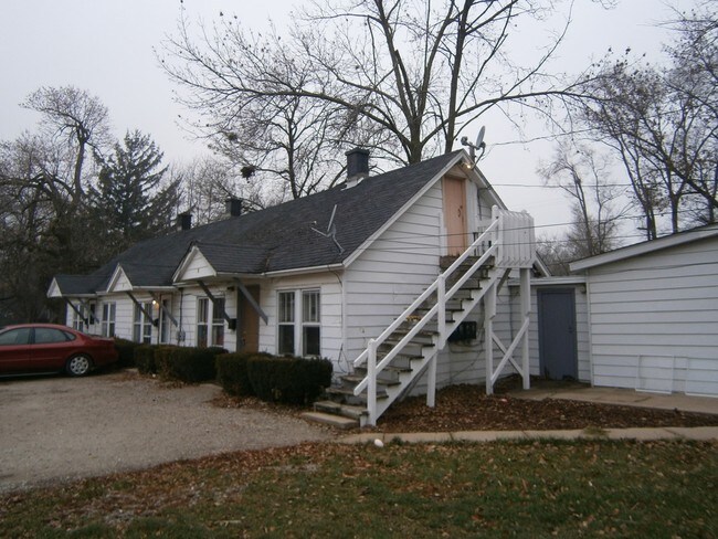 Building Photo - 116 SE Circle Dr