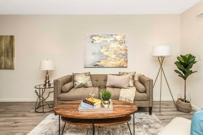 Building Photo - 1340 Las Juntas Way