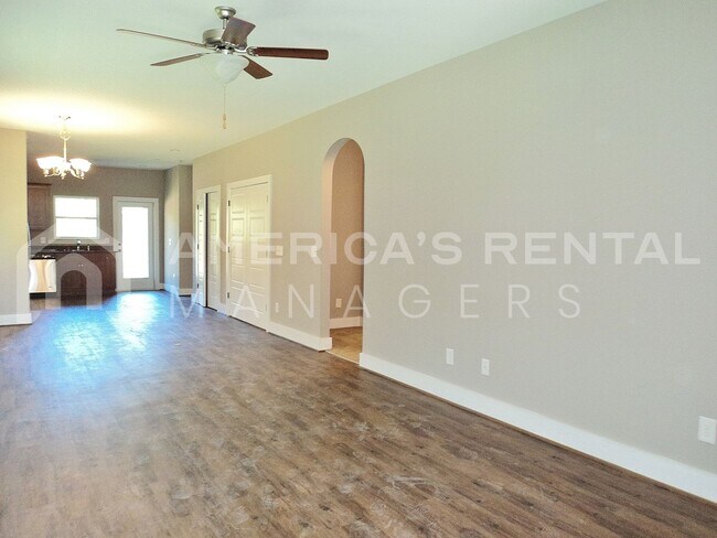 Foto del edificio - 5589 Park Side Rd