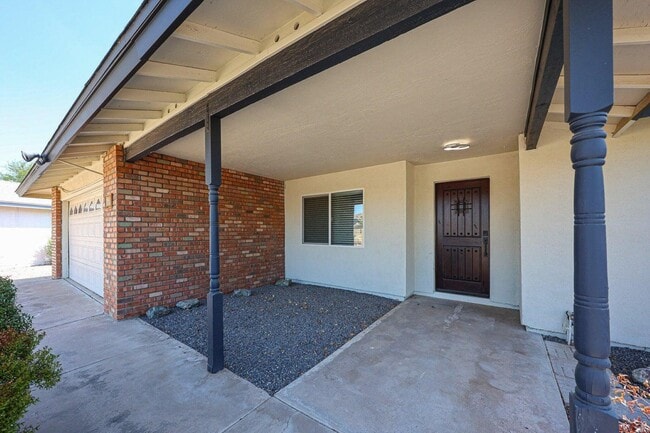 Building Photo - 11207 S Iroquois Dr