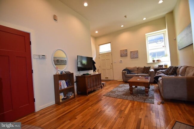 Building Photo - 1702 Kater St