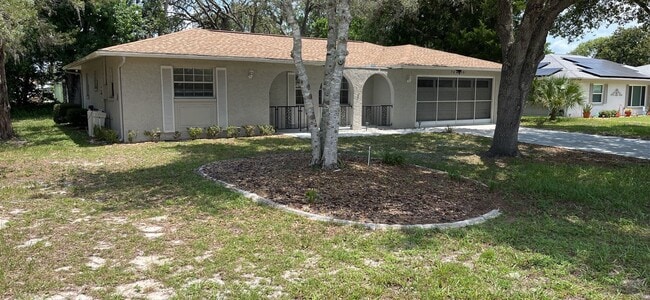 Building Photo - Beautuful 2 bedroom, 2 bath, 2 car garage rental home in Weeki Wachee!