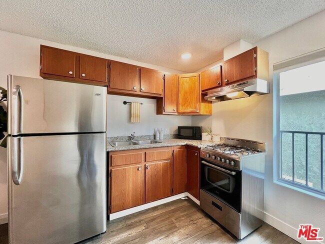 Foto del edificio - 6029 Carlton Way