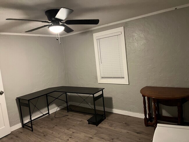 Building Photo - 407 S 5th St