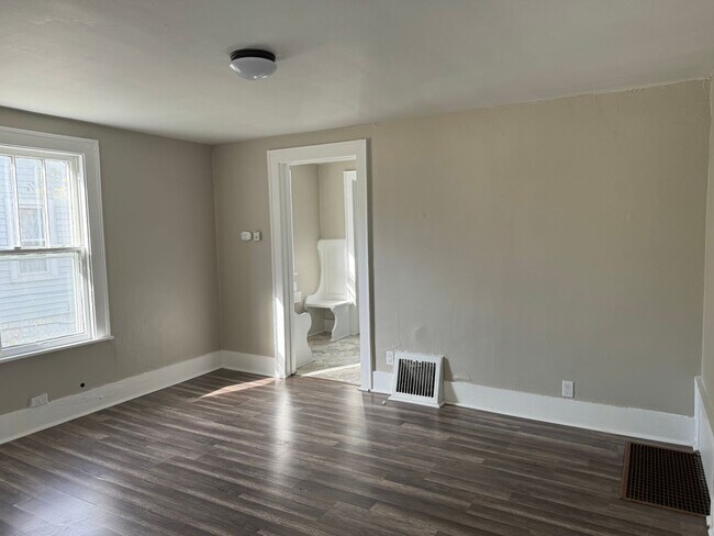 Foto del edificio - 3 BR, 1 BA off Fontenelle Blvd