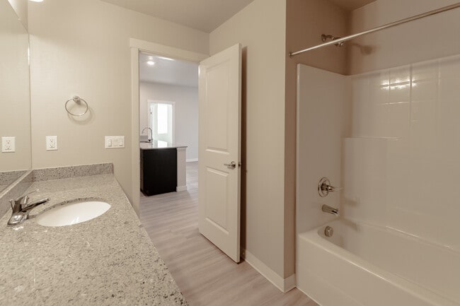 Building Photo - Lakemont Ridge