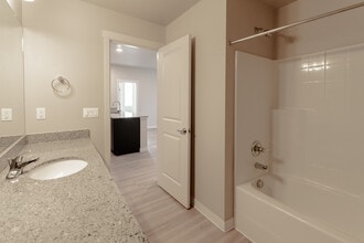 Building Photo - Lakemont Ridge