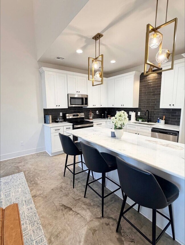 Foto del edificio - FOR RENT in LAFAYETTE!
