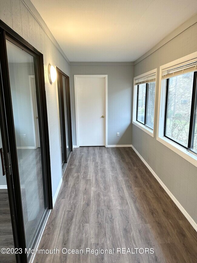 Building Photo - 150 Amberly Dr