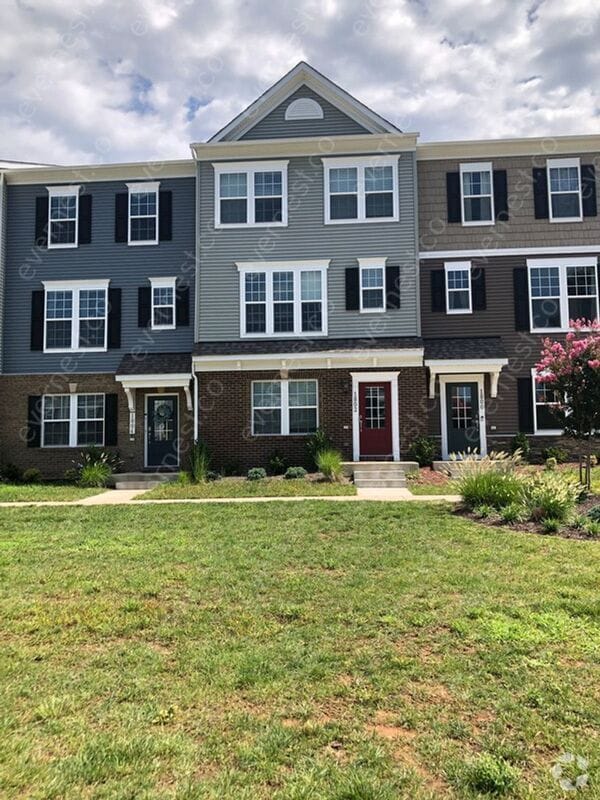 Building Photo - 1802 Sag Harbor Ln