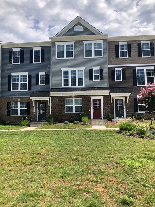 Primary Photo - 1802 Sag Harbor Ln