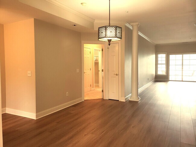 Building Photo - 10 Hayestown Rd