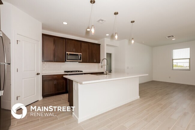 Building Photo - 4402 Greenleaf Dr