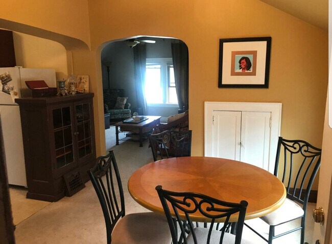Comedor - 1833 N 56th St