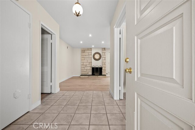 Foto del edificio - 9601 Corbin Ave