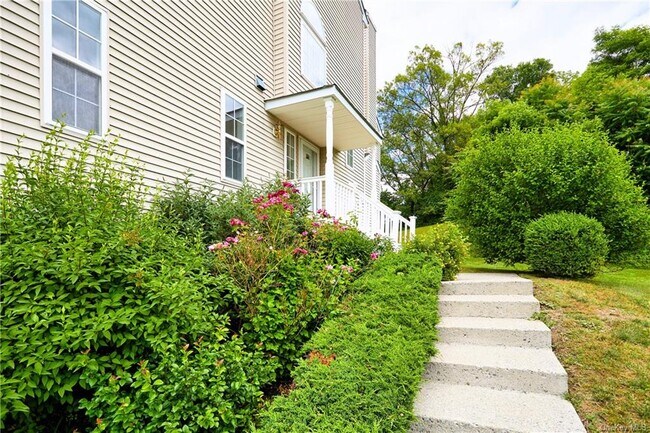Building Photo - 2402 Rockledge Ct