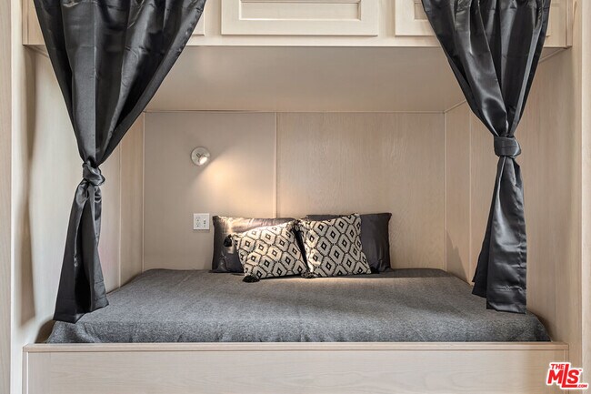 Foto del edificio - 630 W 28th St