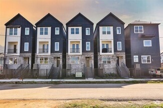 Building Photo - 1016 W 15th 1/2 St