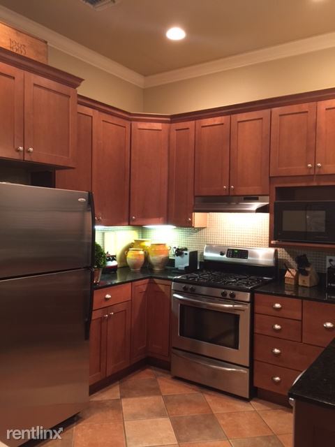 Building Photo - 405 Main St