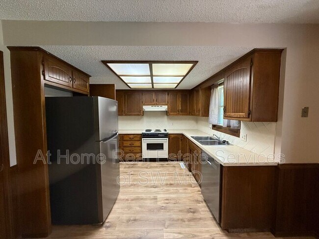 Foto del edificio - 3682 W Harrison St