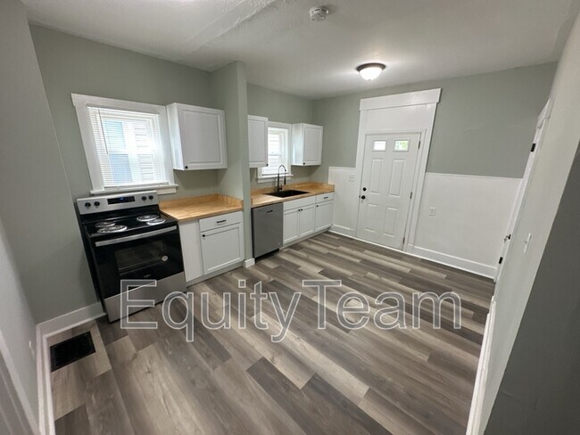 Building Photo - 657 Ross Ave