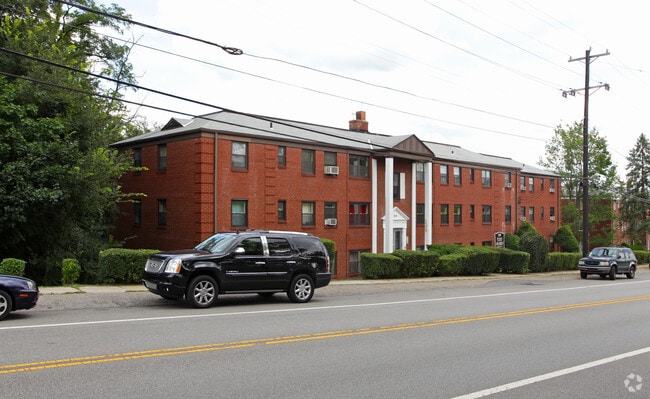Building Photo - Perry Highway Apartments
