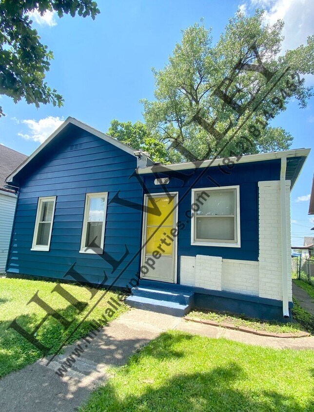 Primary Photo - Three bedroom close to Downtown and ISU