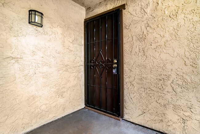 Building Photo - 2 bedroom, 2 bathroom rental - Great locat...
